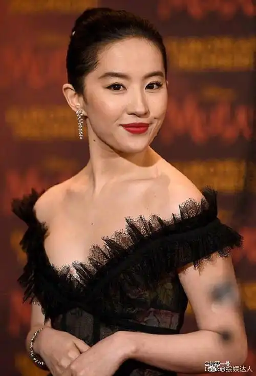 刘亦菲的斜方肌绝对是个身材bug