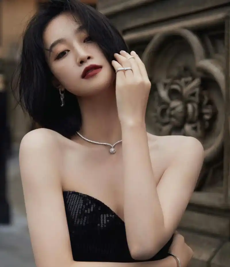 蓝盈莹黑色鱼尾开叉礼服,温柔又美丽 #蓝盈盈