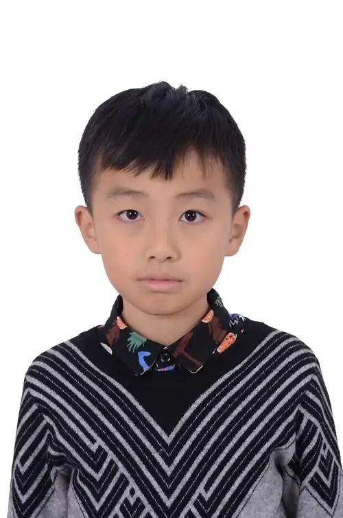 夏皓羽,男,11岁,汉族,兰州市东郊学校六年级一班学生.