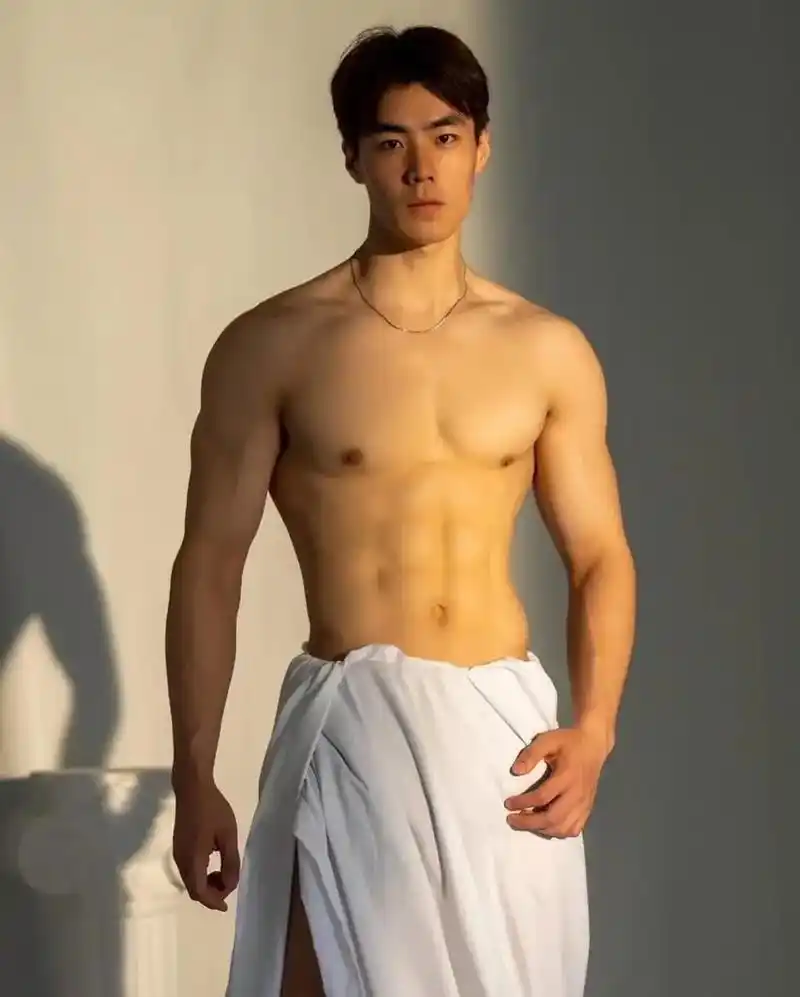 腹肌人鱼线 #阳光男孩 #男颜 #腹肌男友 #胸肌 - 抖音