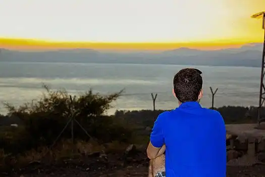 背面视角,男人,看,日落,加利利海
