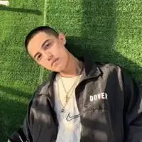 高颜值寸头男头像黑白超帅寸头男生头像图片点击鼠标右键下载