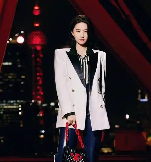 刘亦菲空降lv大秀!