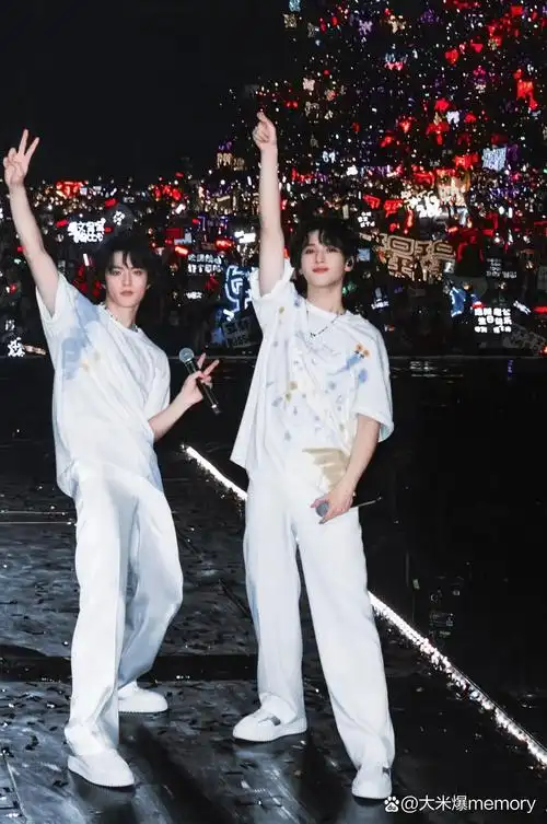 宋亚轩# #演唱会# #丁程鑫# #时代少年团#时代少年团的cp马嘉祺和