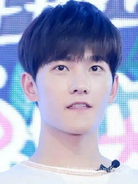 哇这些男明星都剪过锅盖头发型你一定想不到