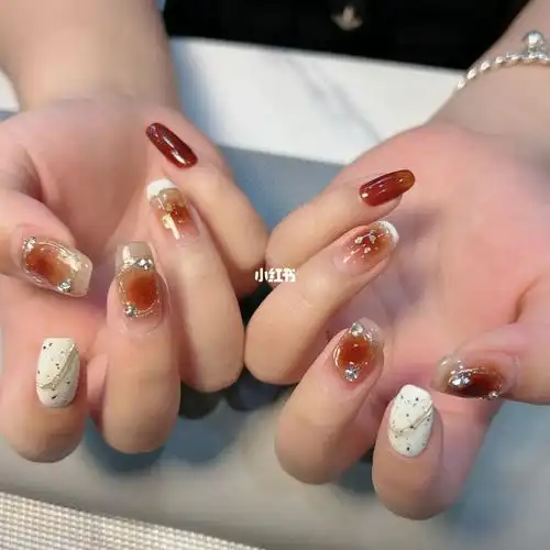 秋冬美甲推荐焦糖色美甲款式