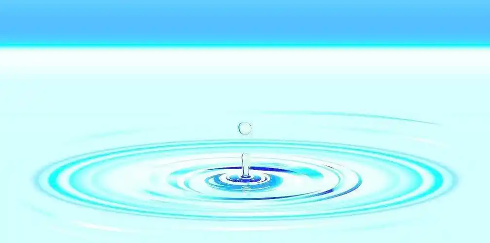 水滴溅入水中效果矢量图图片