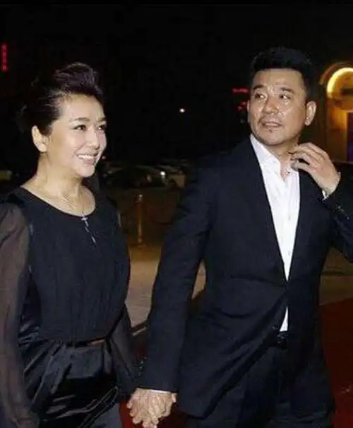 江姗现任丈夫是谁图片