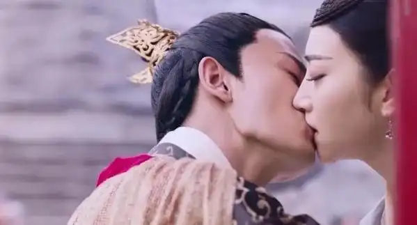 为赚奶粉钱已婚男星任嘉伦拼了新剧吻戏借位甜度不减