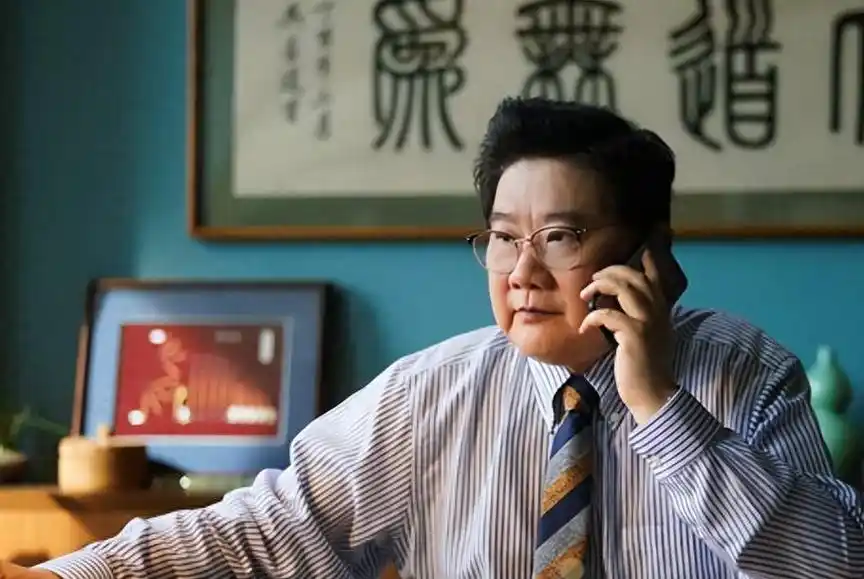 从"上海第一主持人"沦为全网笑柄,曹可凡终于走到这一步