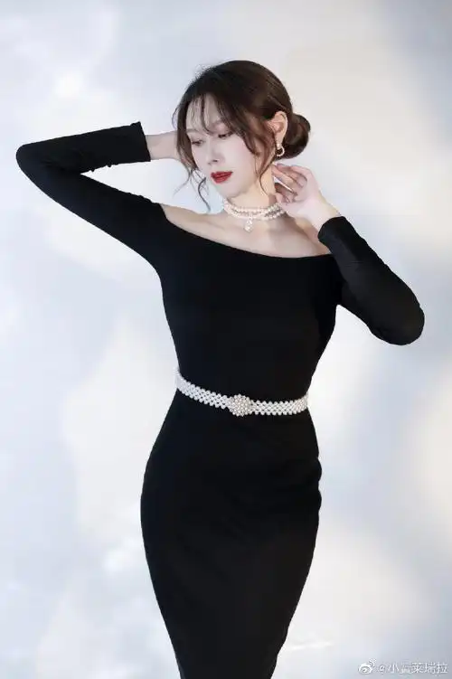 复古赫本风 | 黑色系#迪丽热巴赫本造型#9015elegance is the