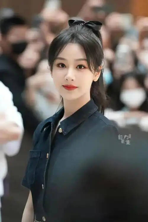 杨紫二登费加罗封面复古名伶大片惊艳开启疯狂刷封模式