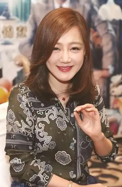 薛佳凝分手13年胡歌已婚我皈依佛门一别两宽请勿心疼