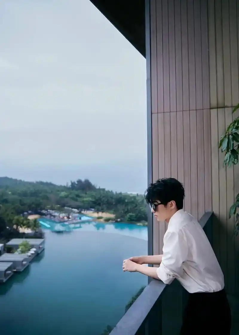 王俊凯工作室拍照技术提高了.