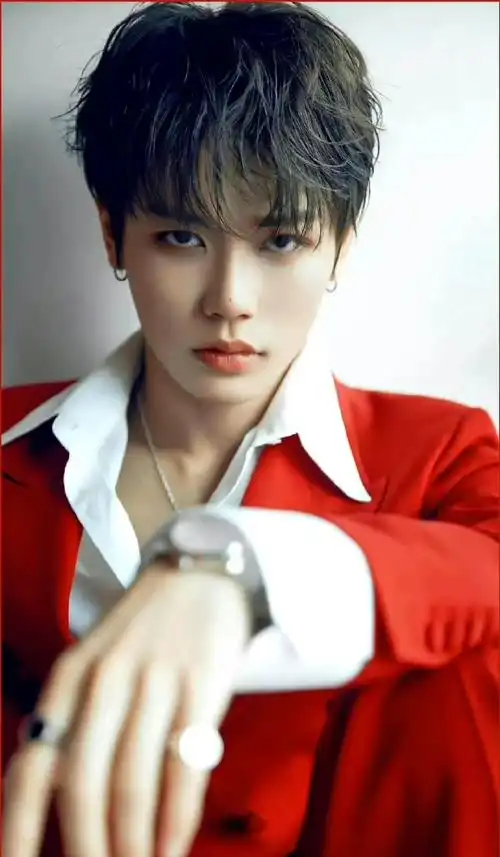 内娱顶级西装杀#林彦俊不同西装造型get举手投足间优雅贵公子!