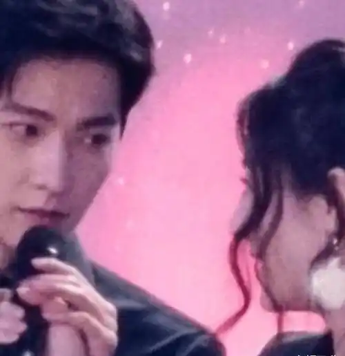 《你是我的荣耀》路透,迪丽热巴杨洋对视,两人这眼神没搞错吧?