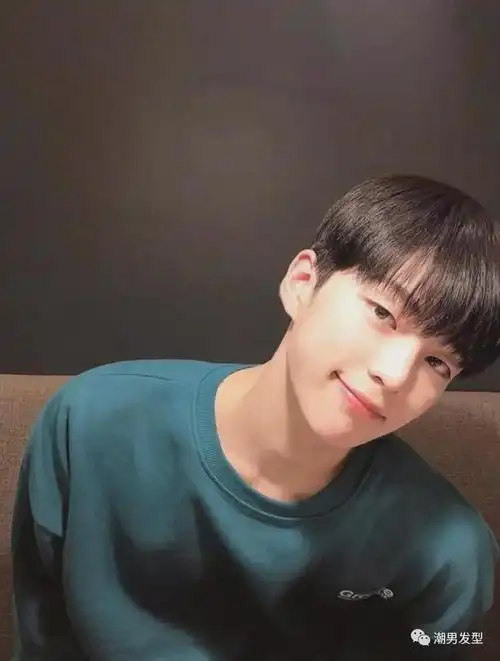 00后的你理发只会"两边铲短"?20款时尚男生发型参考!