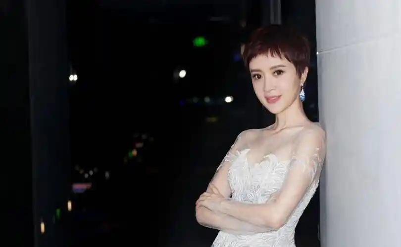 45岁金巧巧重现经典"孔雀公主",嘴角僵眼神空灵气不再_西游记_老态