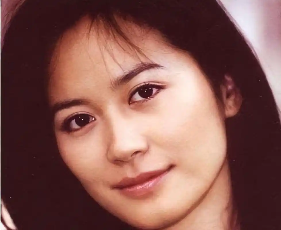 俞飞鸿:独处20年的生活方式 俞飞鸿一直没有结婚,但她却一直有固定的