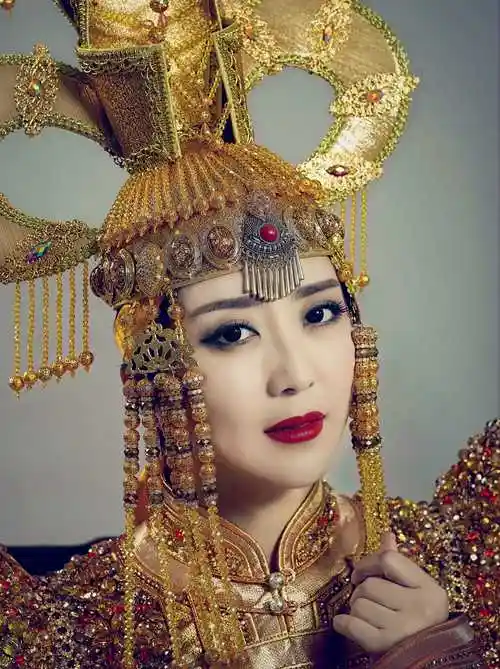 p>格格,原名蒙克其其格,8月1日出生于内蒙古自治区赤峰市克什克腾旗