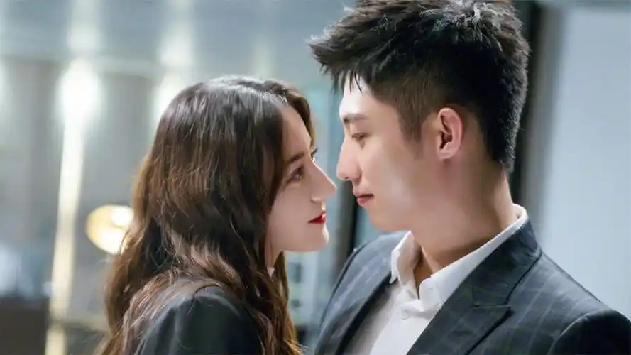 迪丽热巴恋情风波升级!工作室声明惹争议,黄景瑜前妻发声辟谣