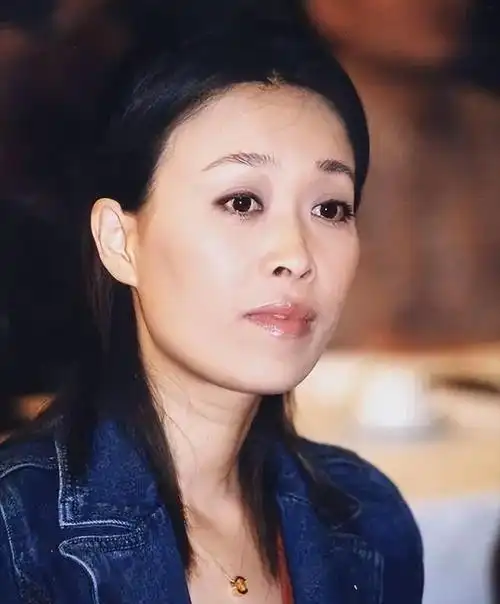 "歌坛大姐大"那英的连环情事,和她身后的6个男人