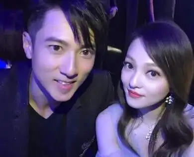 张韶涵吴尊同框粉丝激动嗓音走红两岸