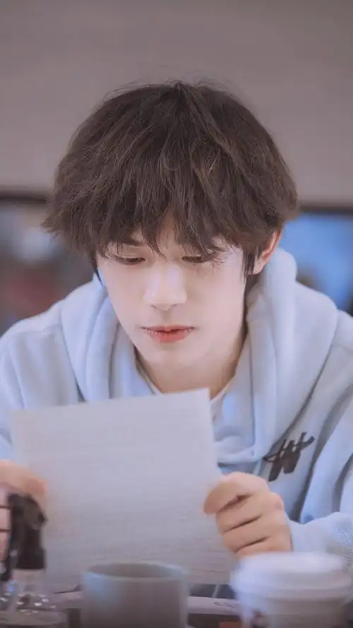 易烊千玺 x 朋友请听好