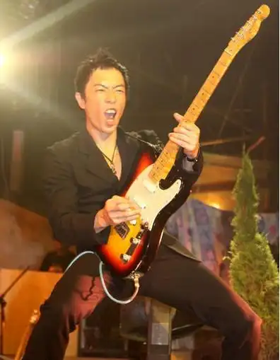 黄贯中受邀世界城市音乐节 再现beyond摇滚魅力