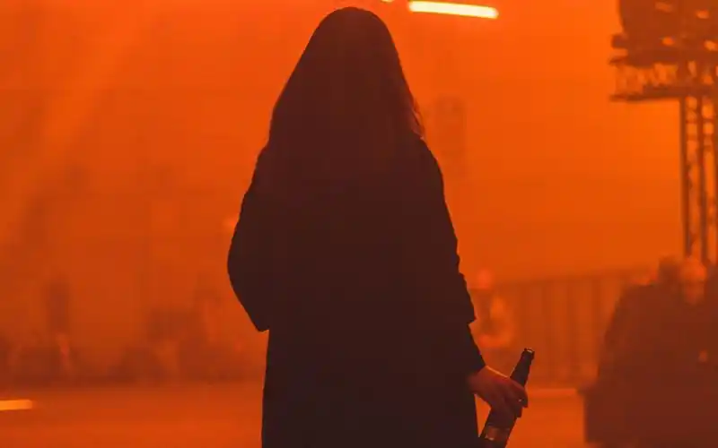 伤感美女喝酒图片_美女喝酒伤心图片美女喝酒的唯美图片美女喝酒后