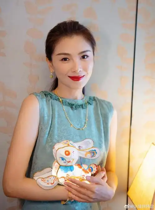 刘涛好美##刘涛中秋营业图