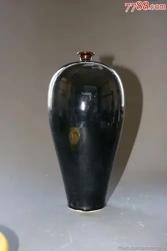 黑秞定窑梅瓶