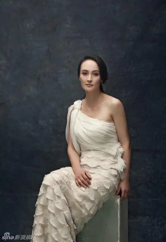 马睿全新写真出炉眉梢眼角都是戏