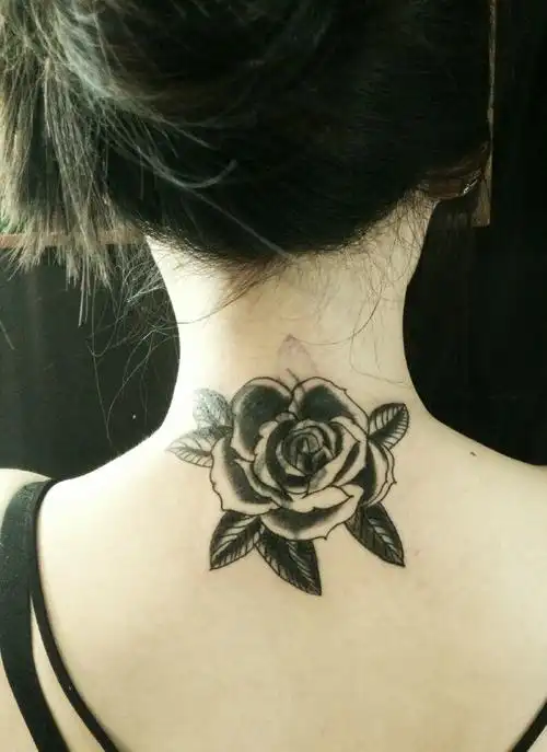 适合女生后背的个性纹身图片