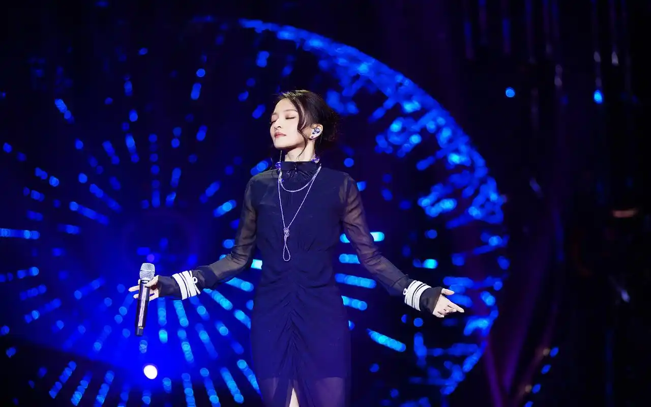 张韶涵《歌手》高清图片桌面壁纸