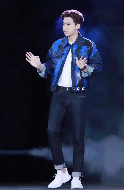 2018李易峰品牌活动_图片_视频集锦-爱豆app