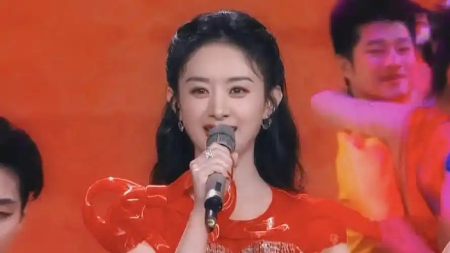 赵丽颖终于迎来了她的人生巅峰,2022荣登央视春晚,美出新高度!