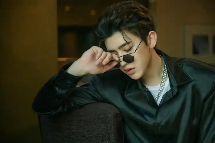 超人气偶像蔡徐坤高清图片帅到掉渣