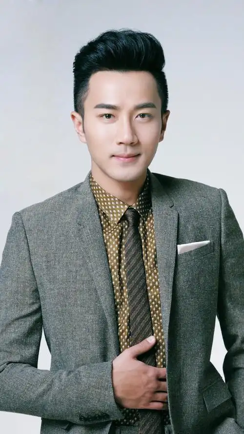 刘恺威一直是"死跑龙套的",跑了十几年终于到37岁才火了,然后他便和一