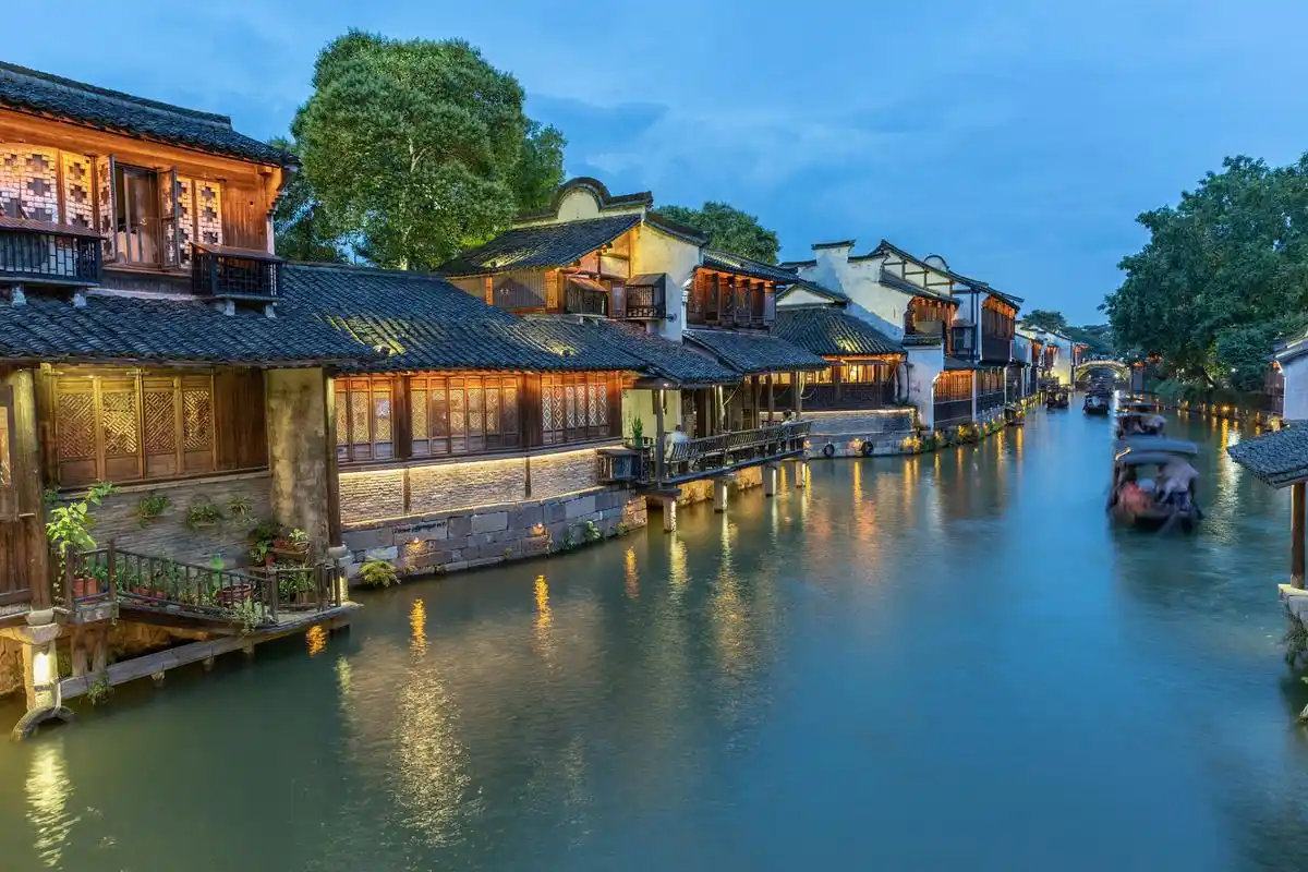 乌镇,梦回枕水人家  乌镇,这个位于江南的水乡古镇,是中国首批十大