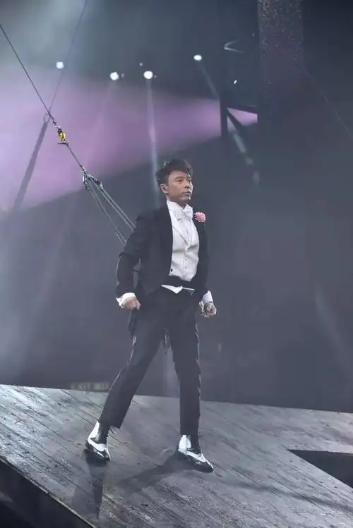 居然还有吊威亚的部分!    不过小编最期待的,还是这个!