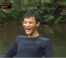 黄子韬开心帅哥开怀大笑gif动图_动态图_表情包下载_soogif