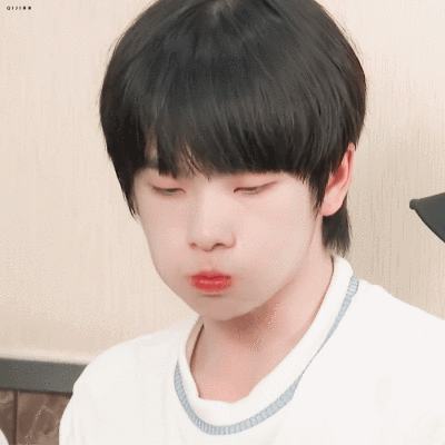 r1se: 周震南 何洛洛 焉栩嘉 夏之光 姚琛 翟潇闻 张颜齐 刘也 任豪