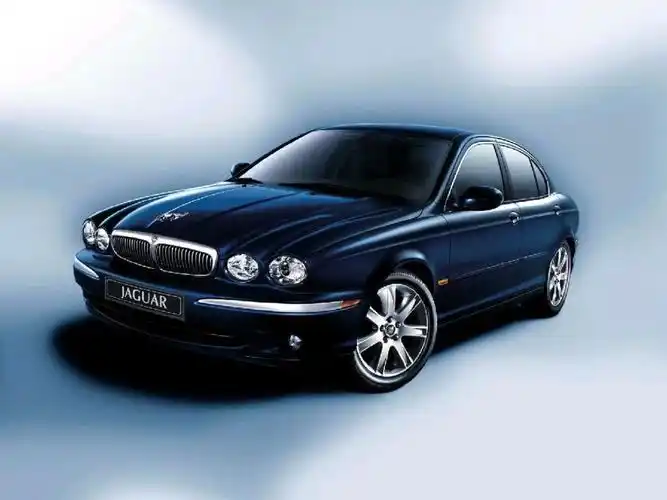 p>捷豹(jaguar),英国知名豪华汽车品牌,1922年诞生,创始人为 a