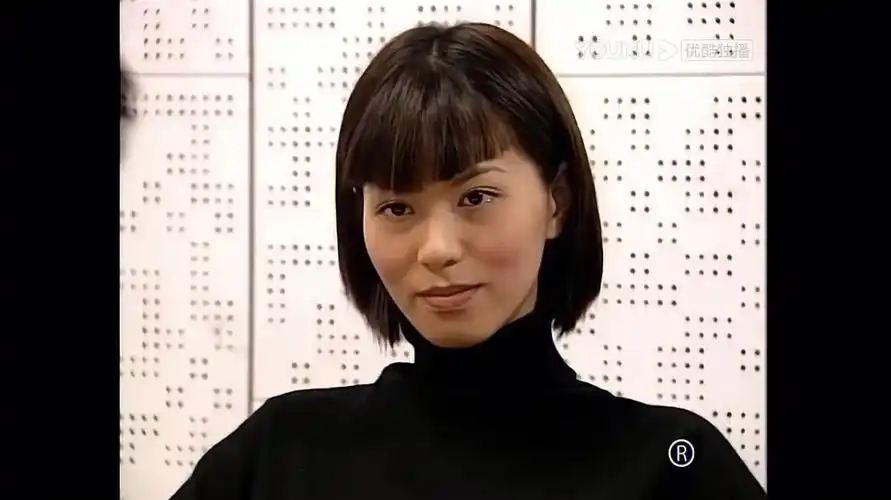 突然觉得刑事侦缉档案里滕丽名这个造型有点像精灵旅社的梅菲斯