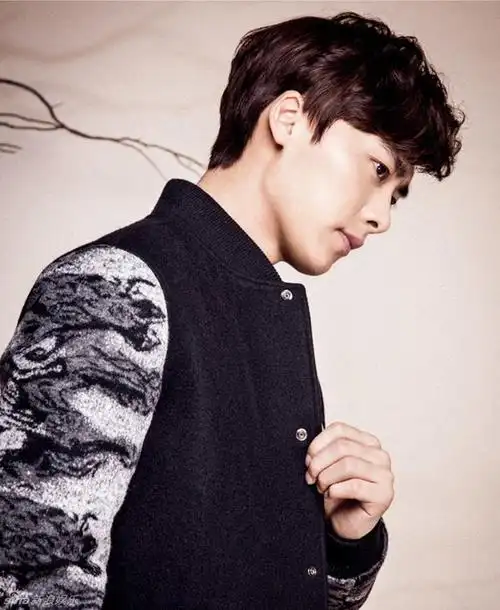 新老鲜肉pk难分伯仲 : 侧颜好看才能被承认是真的