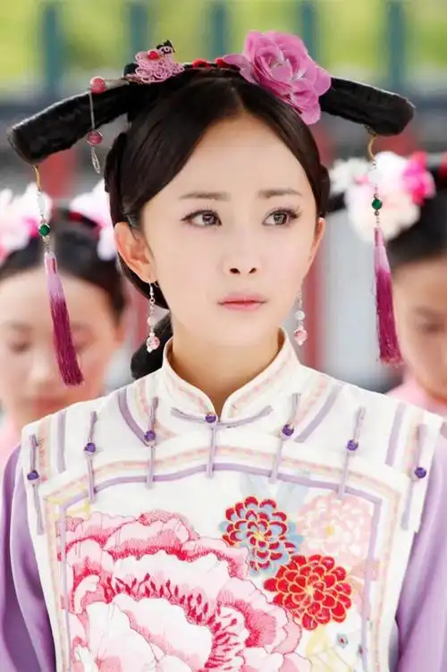 获得白玉兰奖最具人气女演员奖2008年8月主演《仙剑奇侠传三》一人分