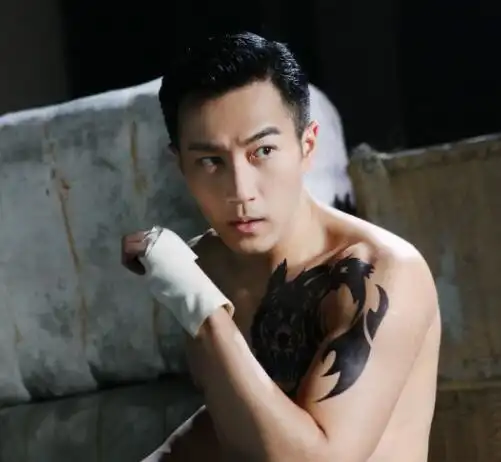 图刘恺威和唐嫣新演的电视剧老套千金女贼逻辑有包袱