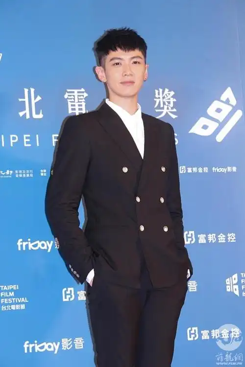 柯震东吸毒案后新广告出炉:有工作很幸福很开心