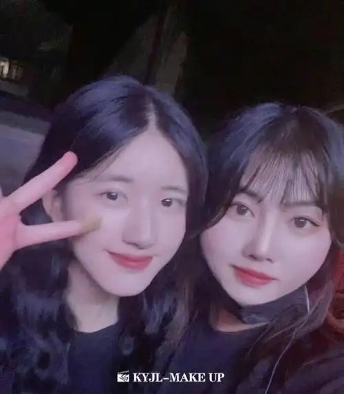 胡同化妆师晒和赵露思关晓彤合照